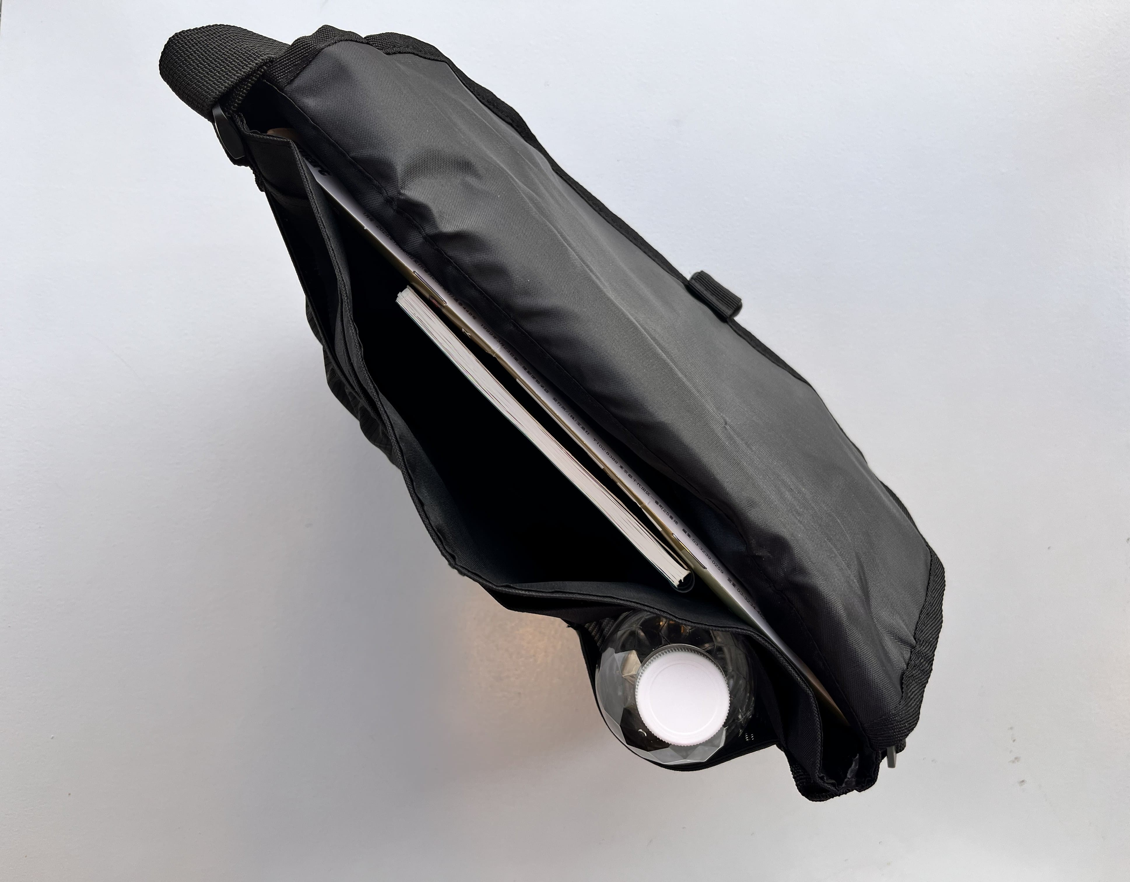 2026年1月号≪特別付録≫シャカ 8ポケット付き メッセンジャーバッグ