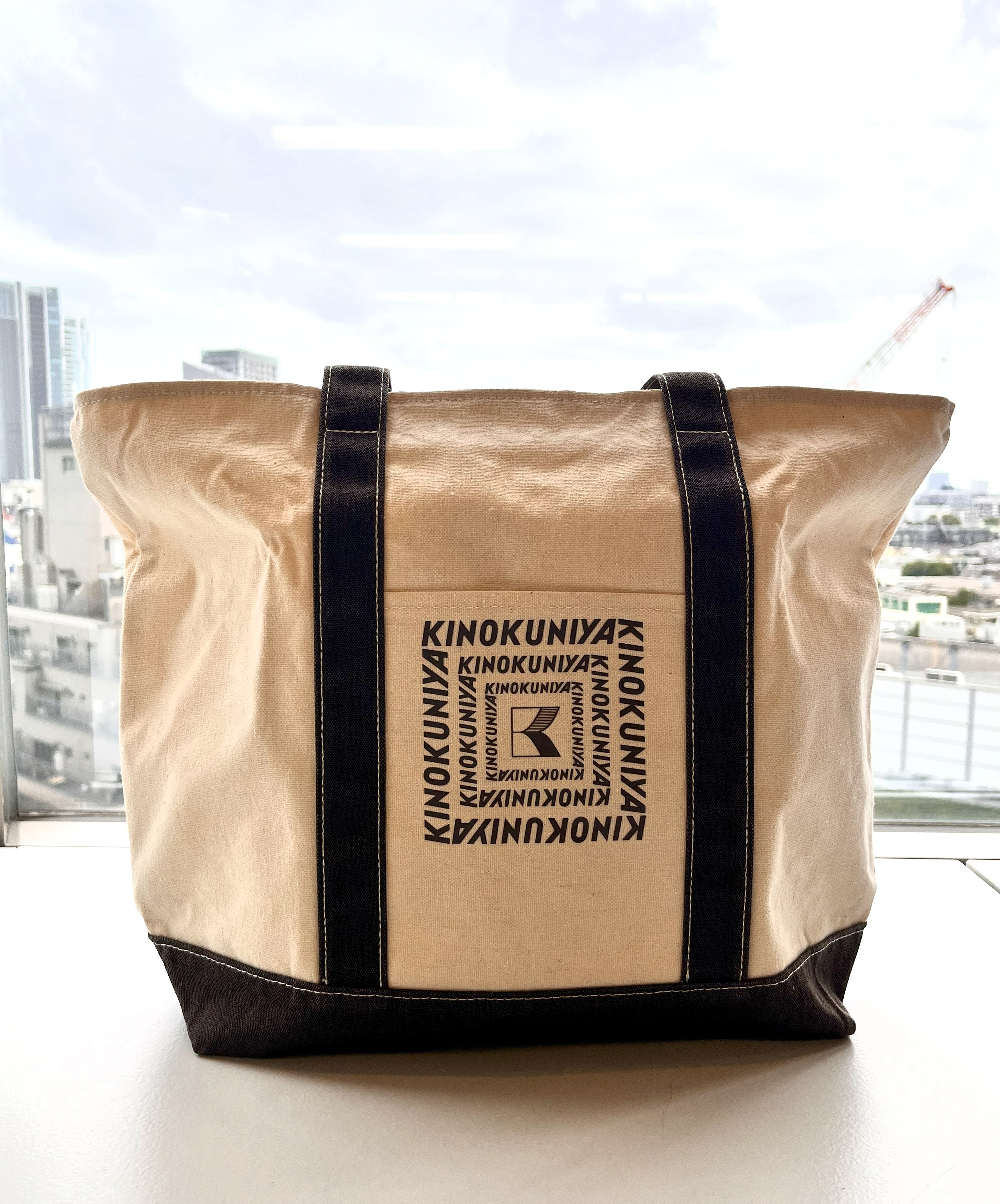 新品〈紀ノ国屋 × familiar〉バッグ ◆縦26×横32×マチ10cm 2025年11月号《特別付録》紀ノ国屋 5ポケット付き！ トートバッグ